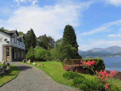 Photo of Buildings in Lochgoilhead