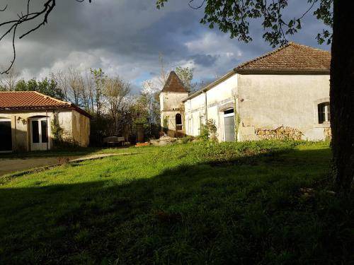 Photo of Buildings in Cherves-Richemont