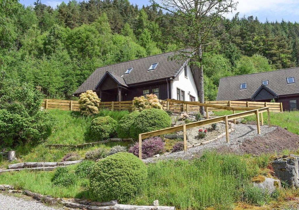 Photo of Buildings in Callander