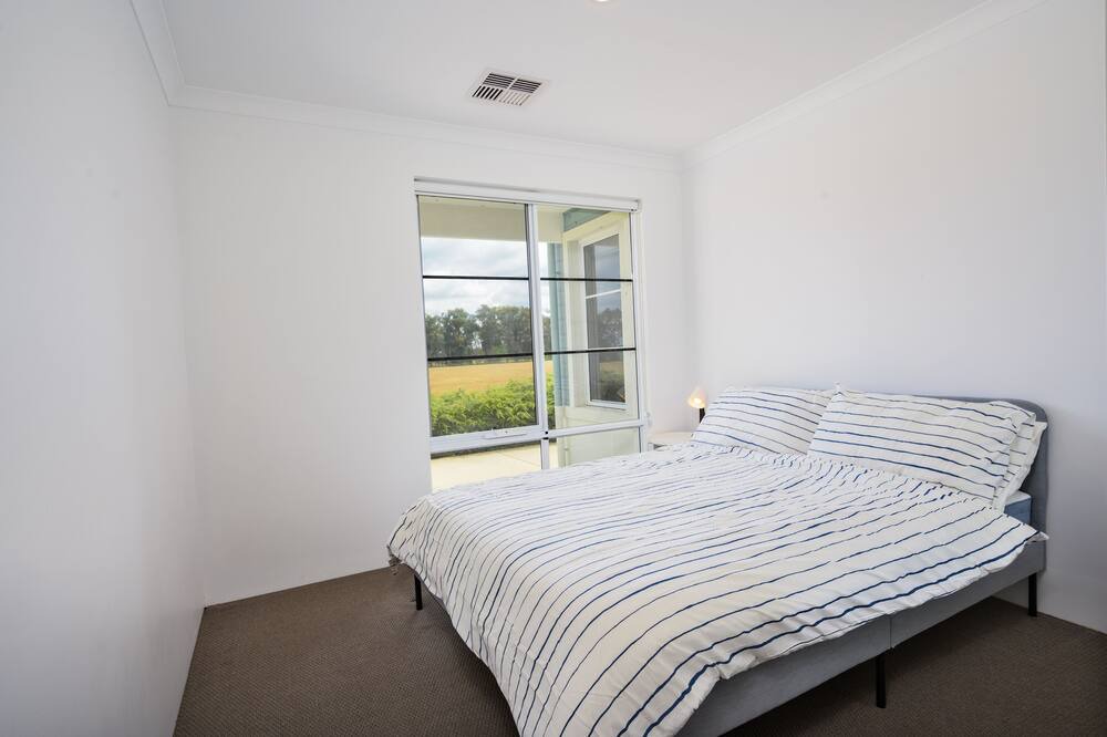 Photo of Bedroom in Lake Clifton