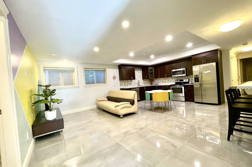 Photo of Livingroom in West Abbotsford
