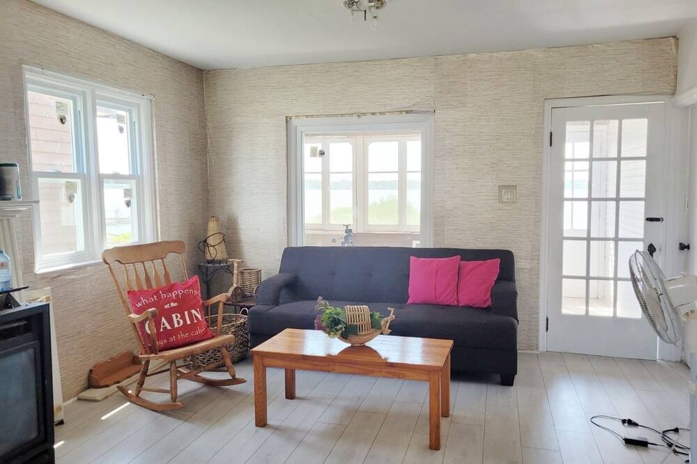 Photo of Livingroom in Scugog