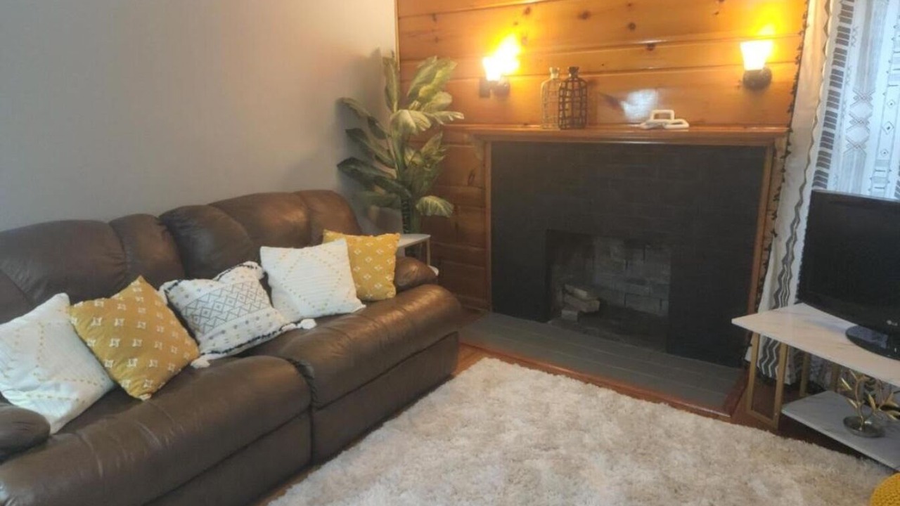 Photo of Livingroom in Flint