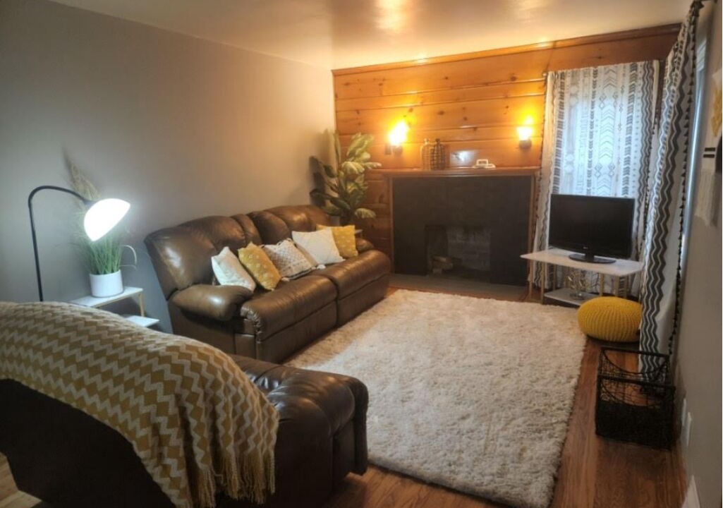 Photo of Livingroom in Flint