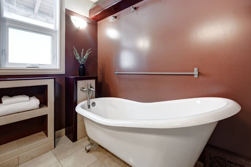Photo of Bathroom in Hillhurst