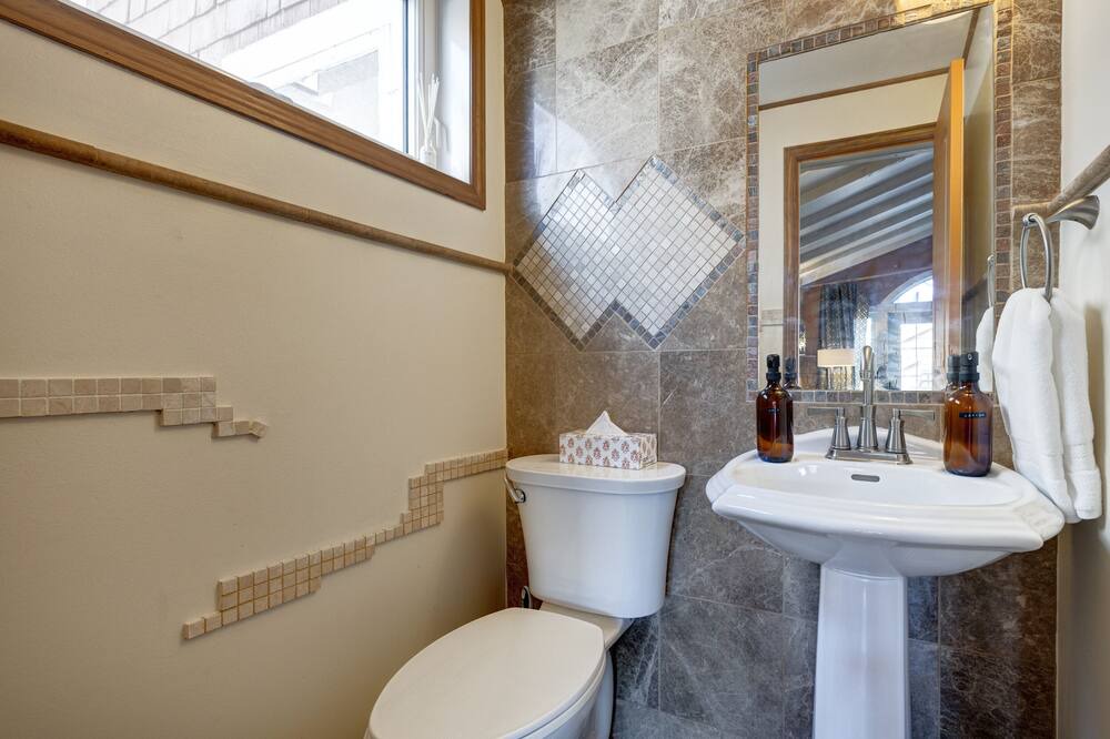 Photo of Bathroom in Hillhurst