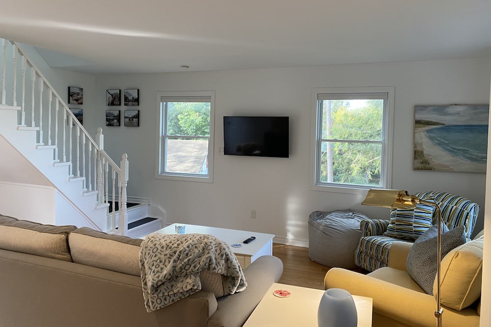Photo of Livingroom in Scugog