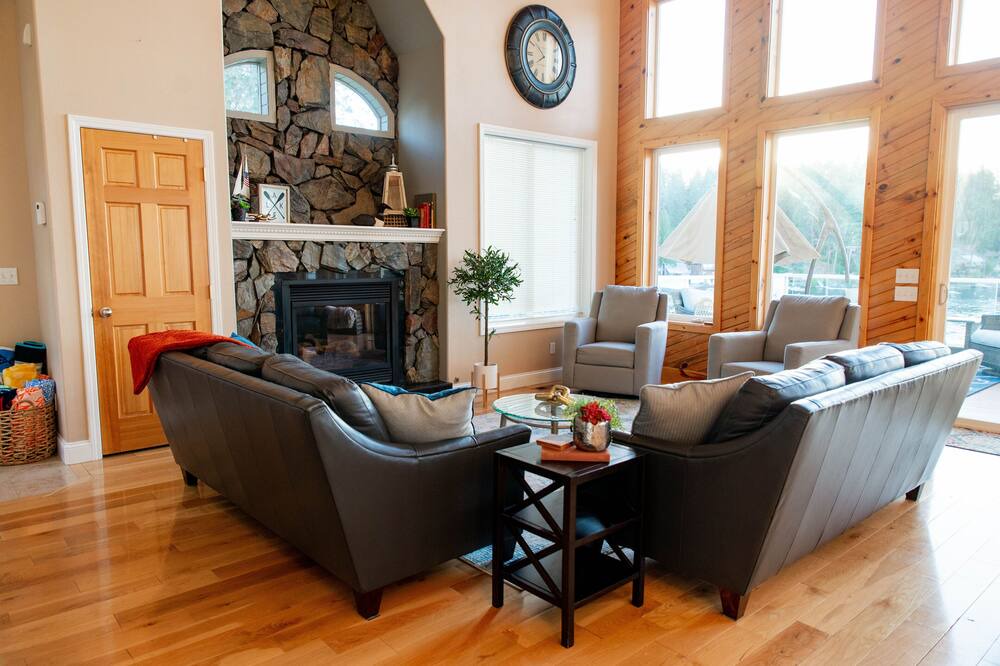 Photo of Livingroom in Loon Lake