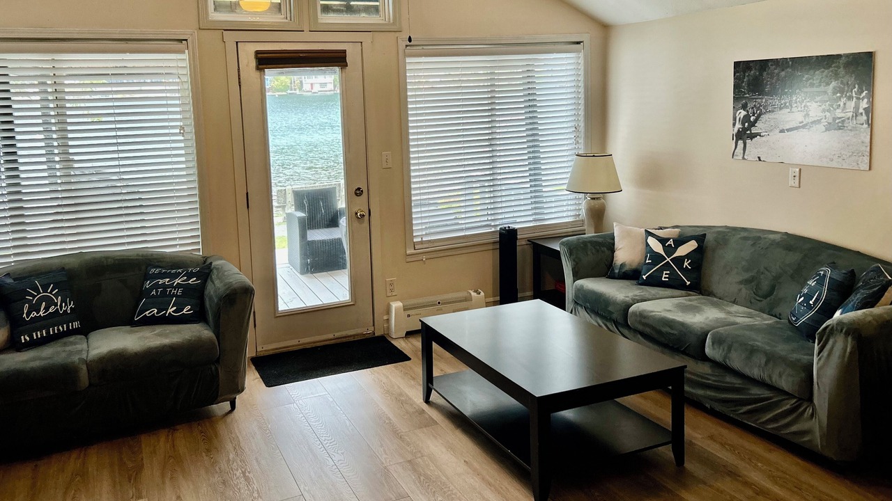 Photo of Livingroom in Cultus Lake