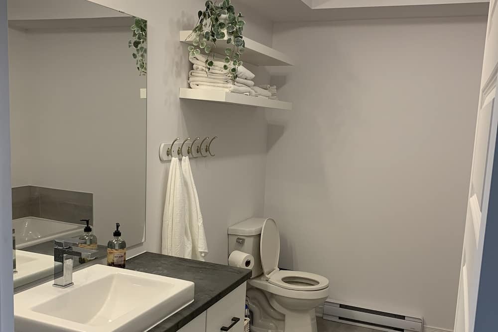 Photo of Bathroom in Aylmer
