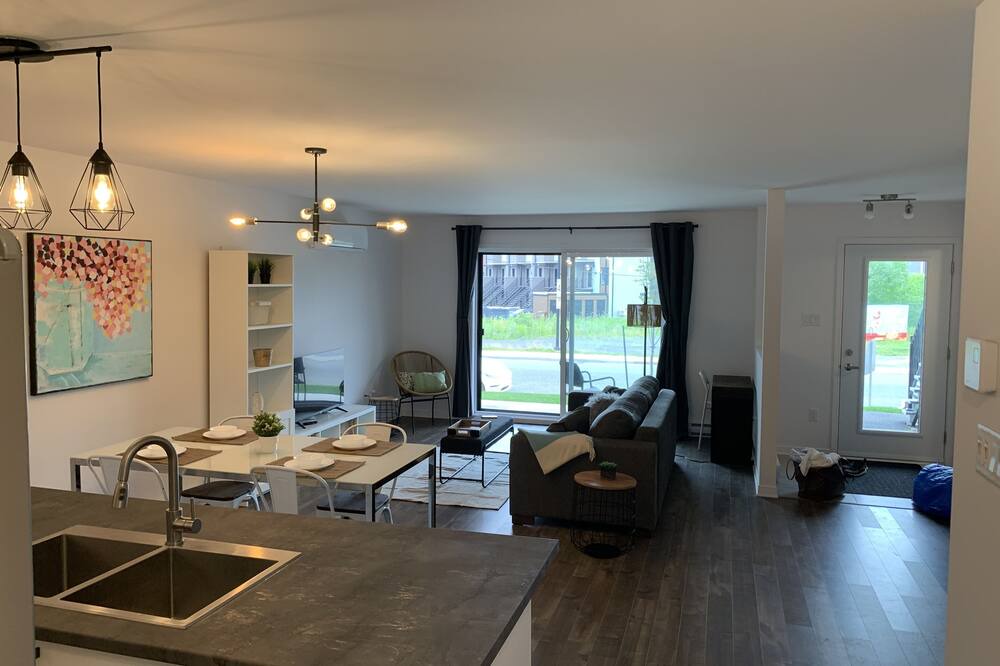 Photo of Livingroom in Aylmer
