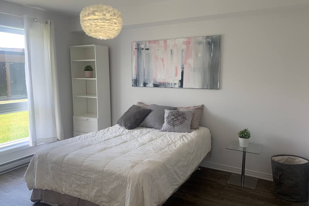 Photo of Bedroom in Aylmer