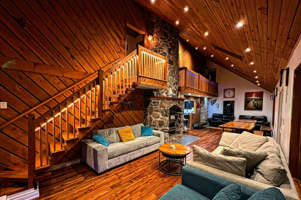 Photo of Livingroom in Alcona