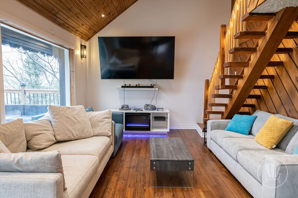 Photo of Livingroom in Alcona
