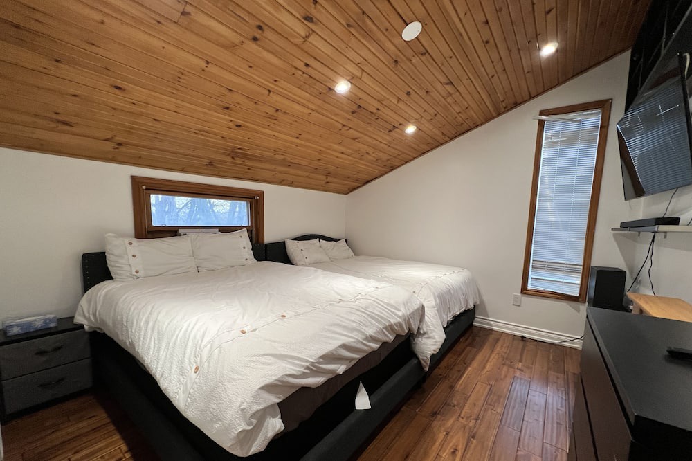 Photo of Bedroom in Alcona