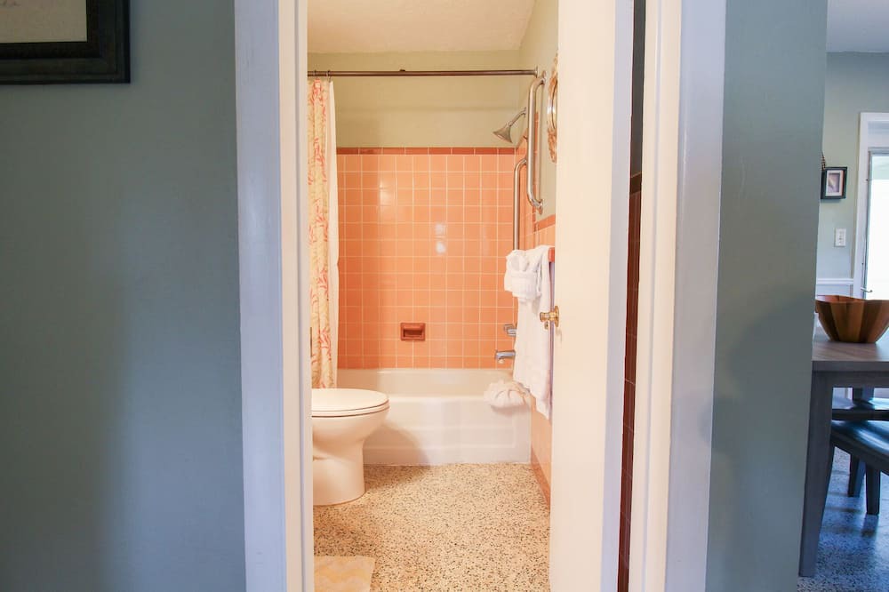 Photo of Bathroom in Golden Beach