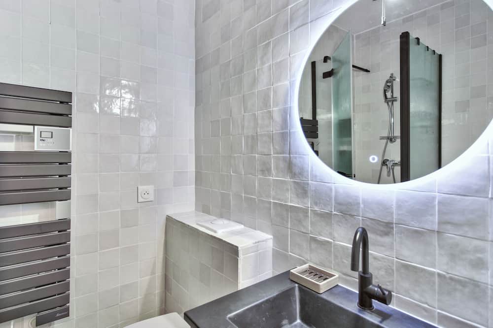 Photo of Bathroom in Puteaux