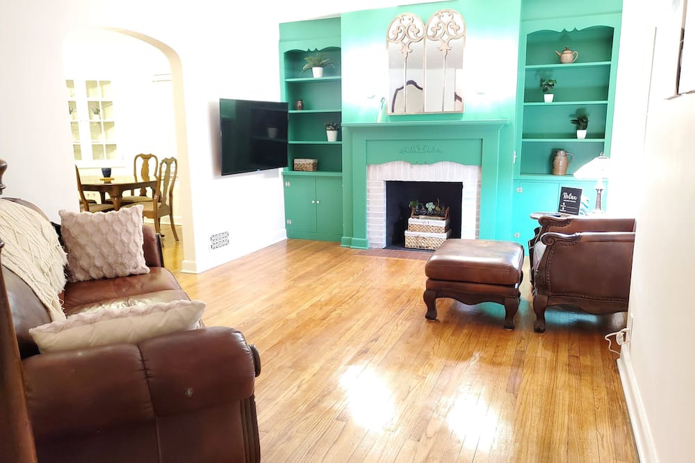 Photo of Livingroom in Madison