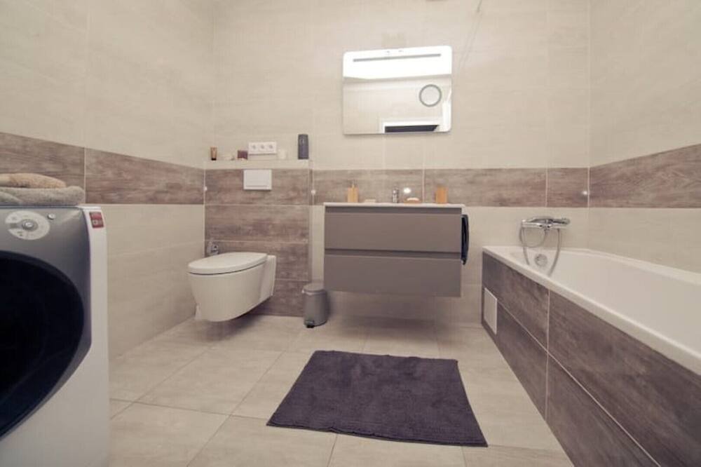 Photo of Bathroom in Elk