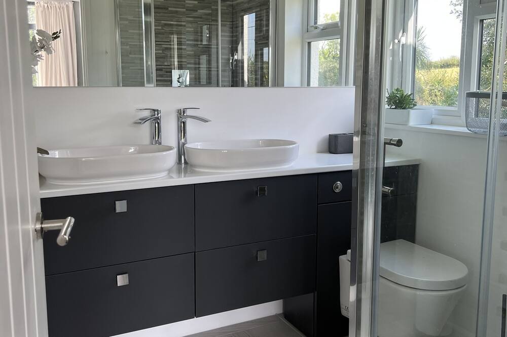 Photo of Bathroom in Woodbury