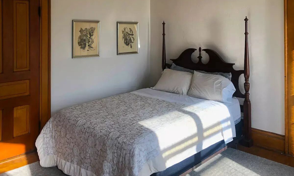 Photo of Bedroom in Manitowoc