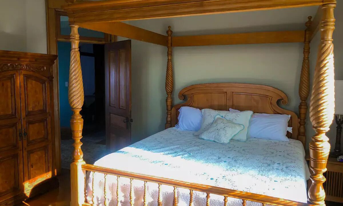 Photo of Bedroom in Manitowoc