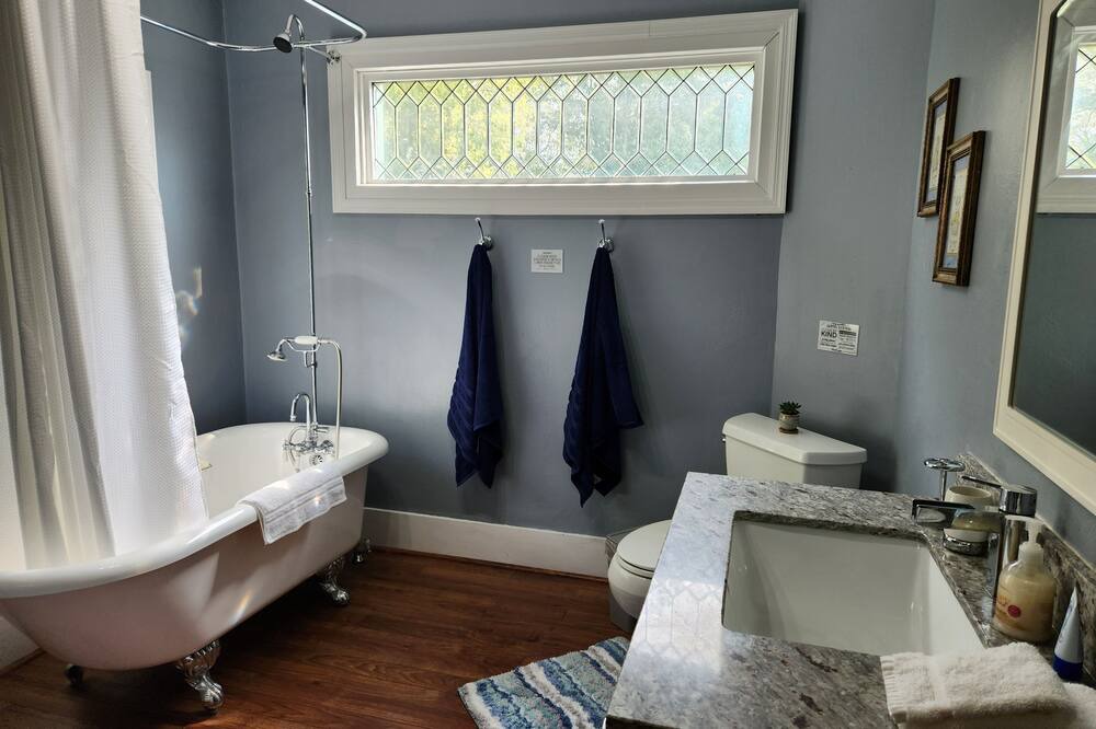 Photo of Bathroom in Marshland