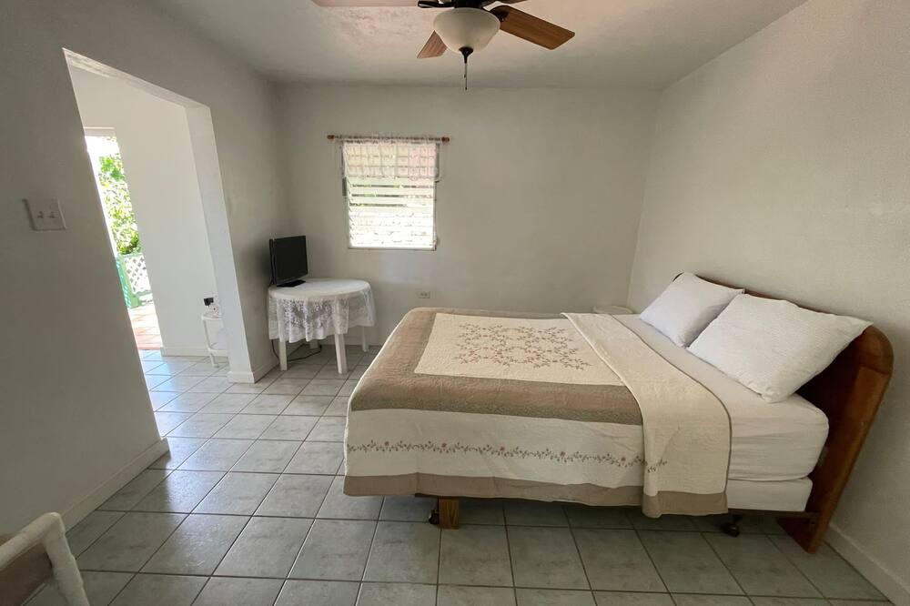 Photo of Bedroom in Windward Side