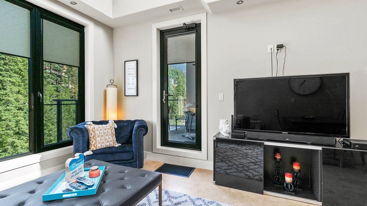 Photo of Livingroom in Sicamous