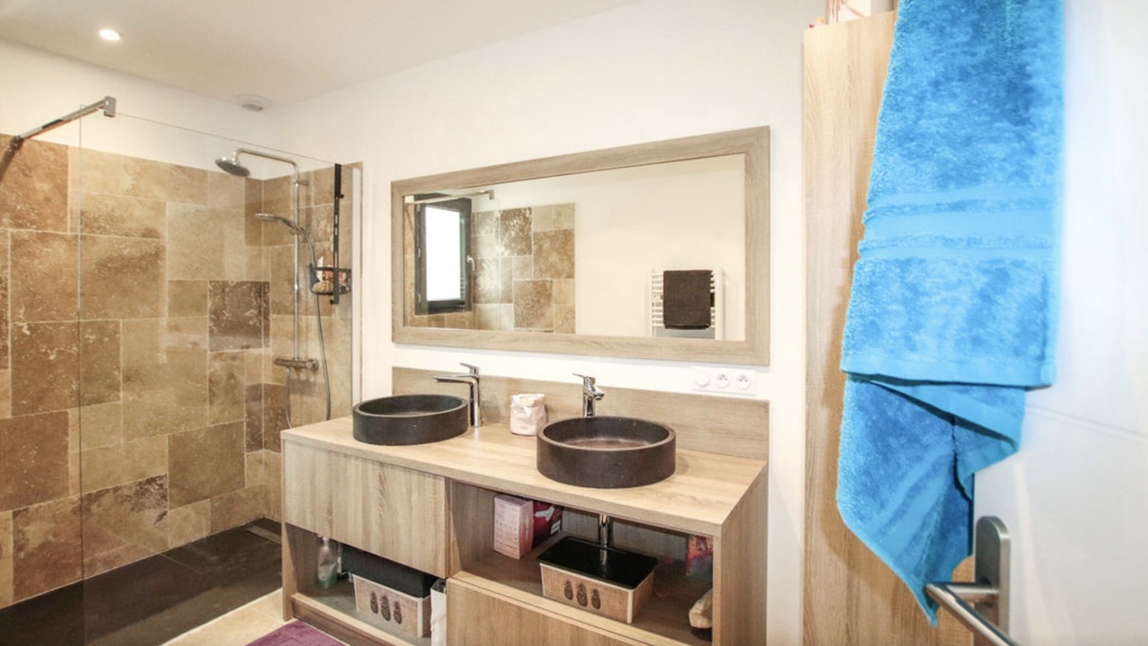 Photo of Bathroom in Caumont-sur-Durance