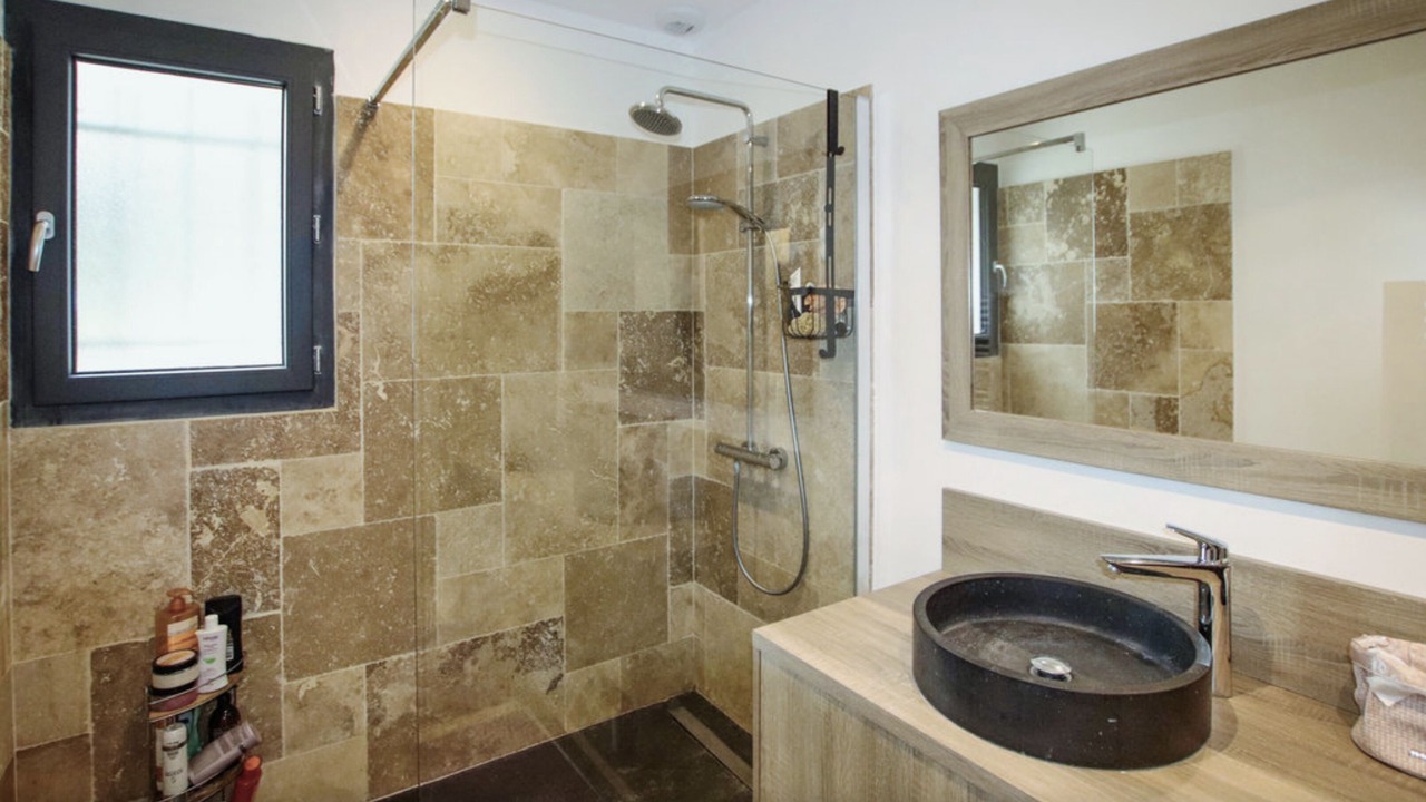 Photo of Bathroom in Caumont-sur-Durance