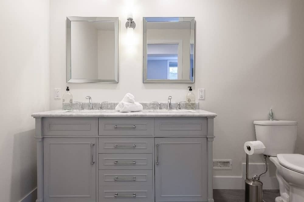 Photo of Bathroom in Perth South