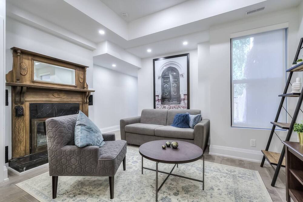 Photo of Livingroom in Cabbagetown South