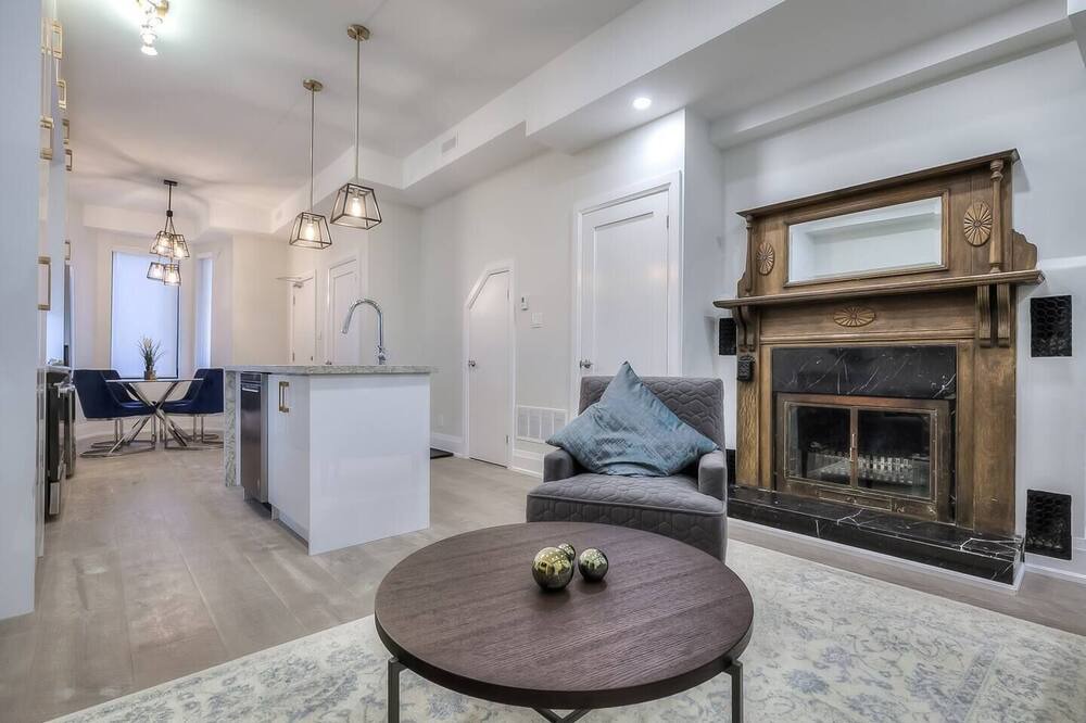 Photo of Livingroom in Cabbagetown South