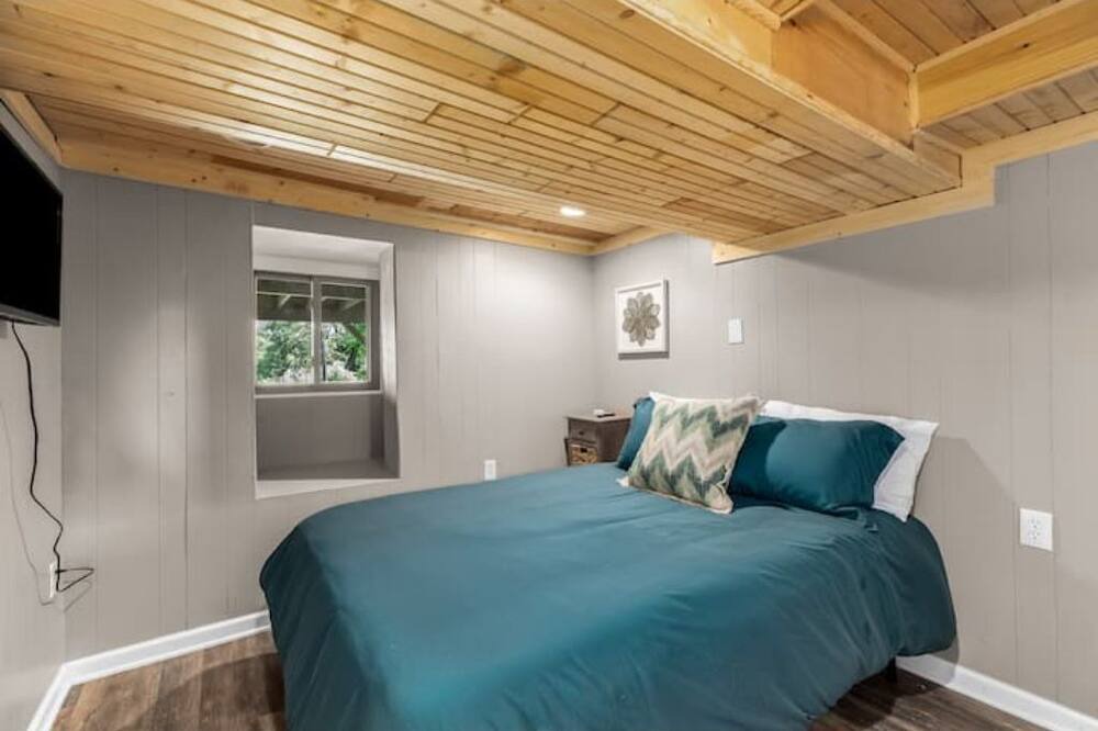 Photo of Bedroom in Lake Orion