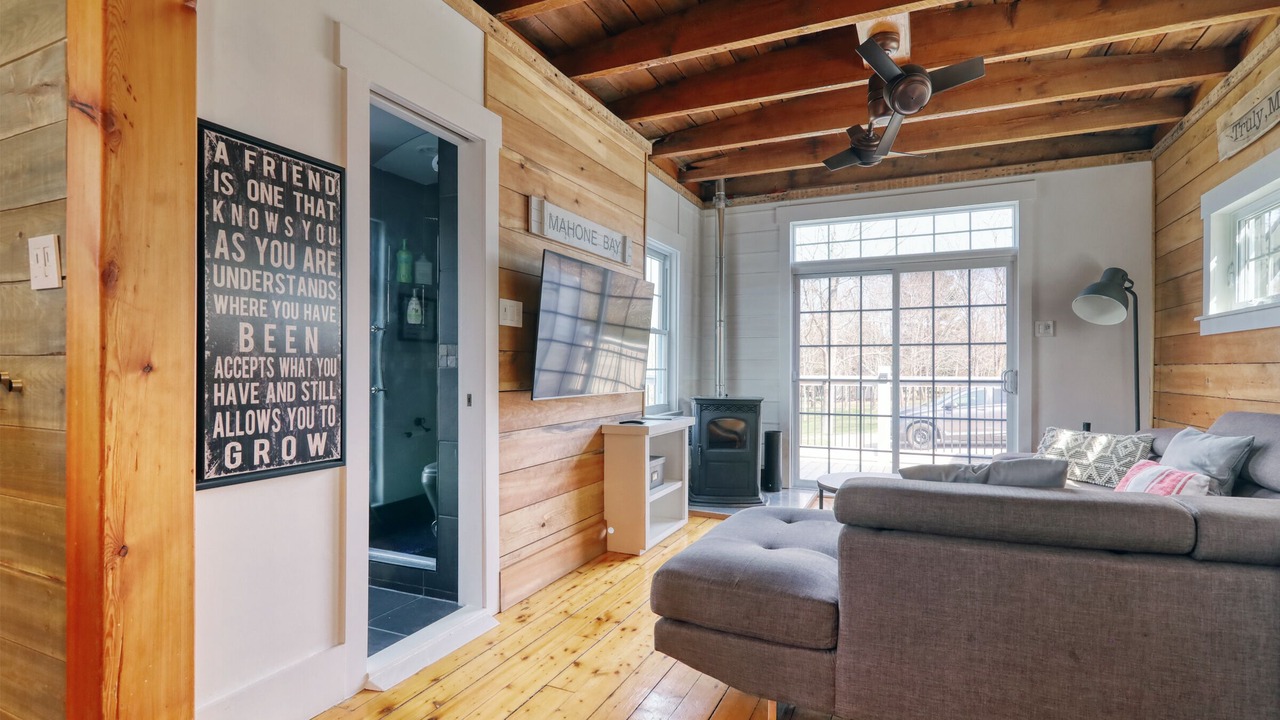 Photo of Livingroom in Mahone Bay