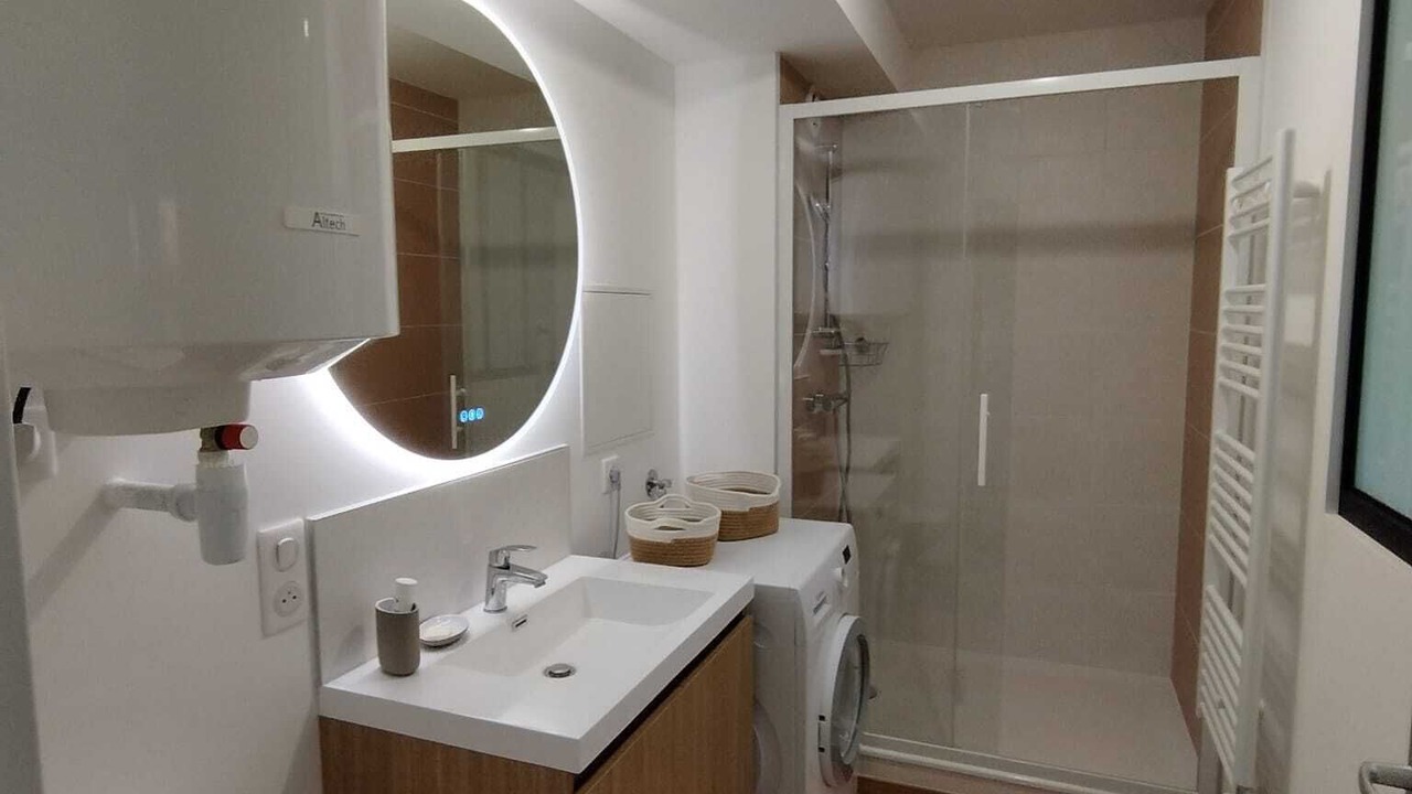 Photo of Bathroom in Faubourg-Raines