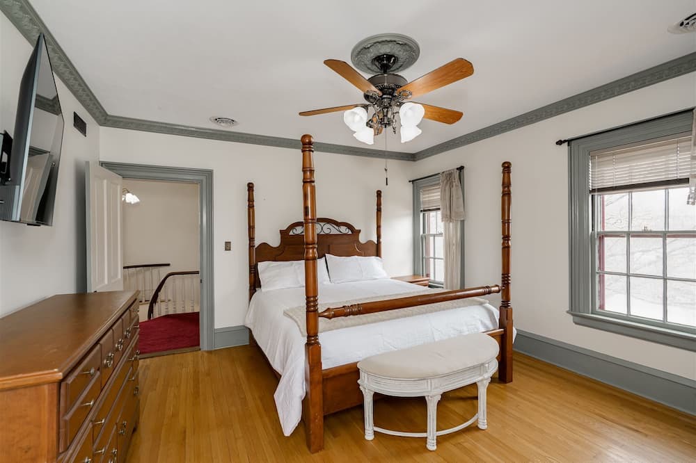 Photo of Bedroom in Normal