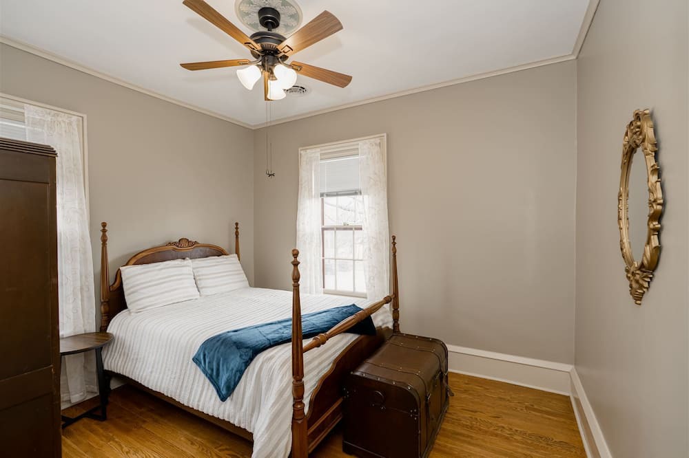 Photo of Bedroom in Normal