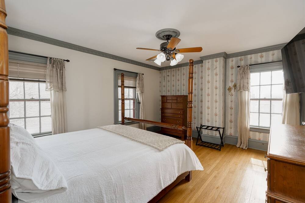 Photo of Bedroom in Normal
