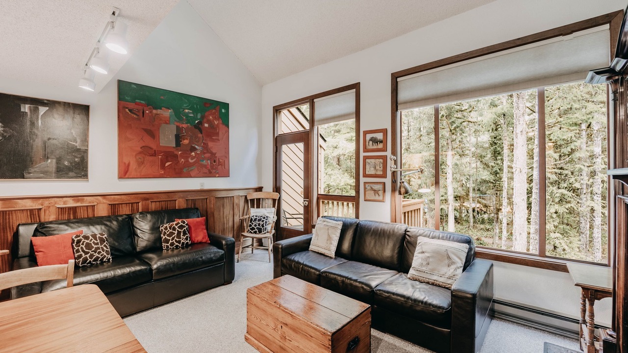 Photo of Livingroom in Glacier