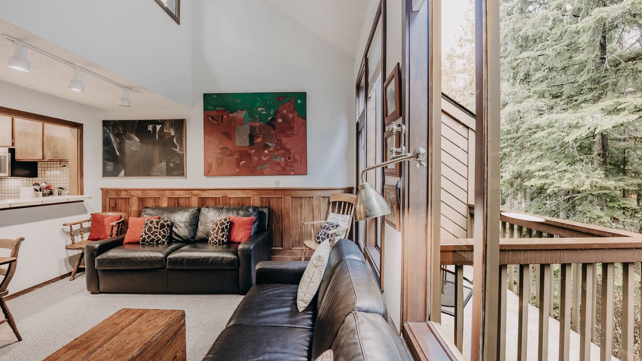 Photo of Livingroom in Glacier