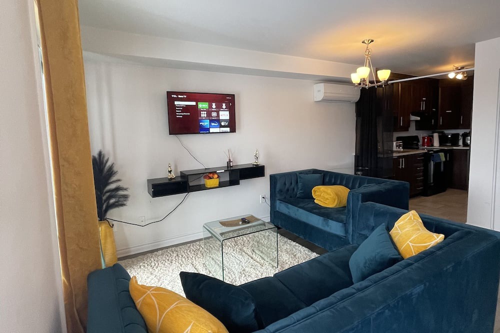 Photo of Livingroom in Aylmer
