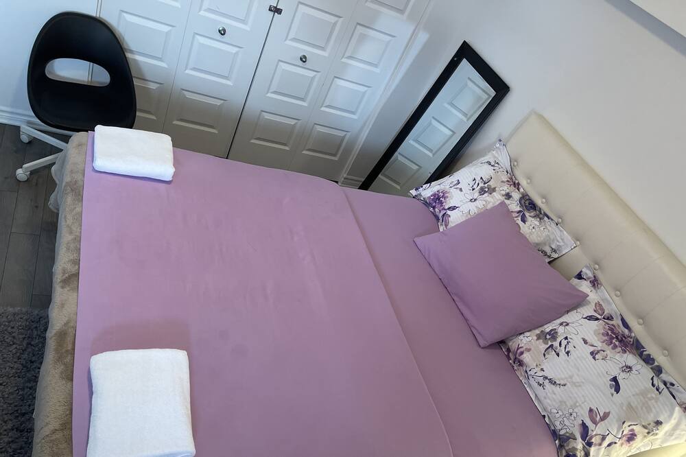 Photo of Bedroom in Aylmer