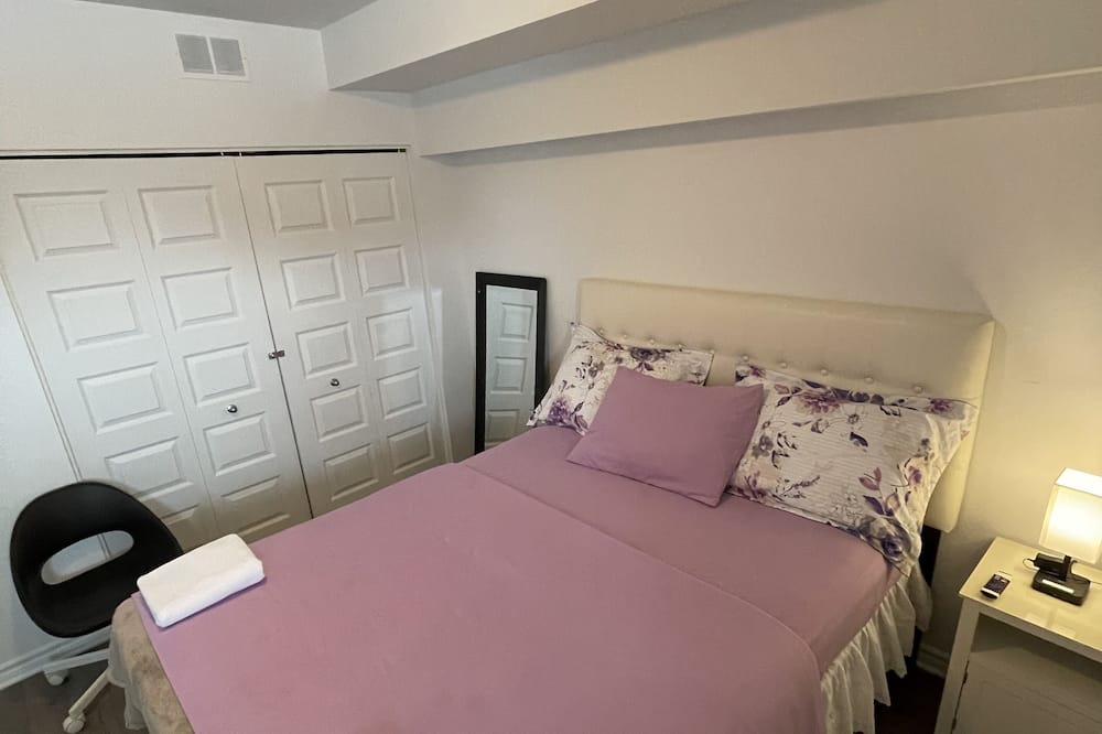 Photo of Bedroom in Aylmer