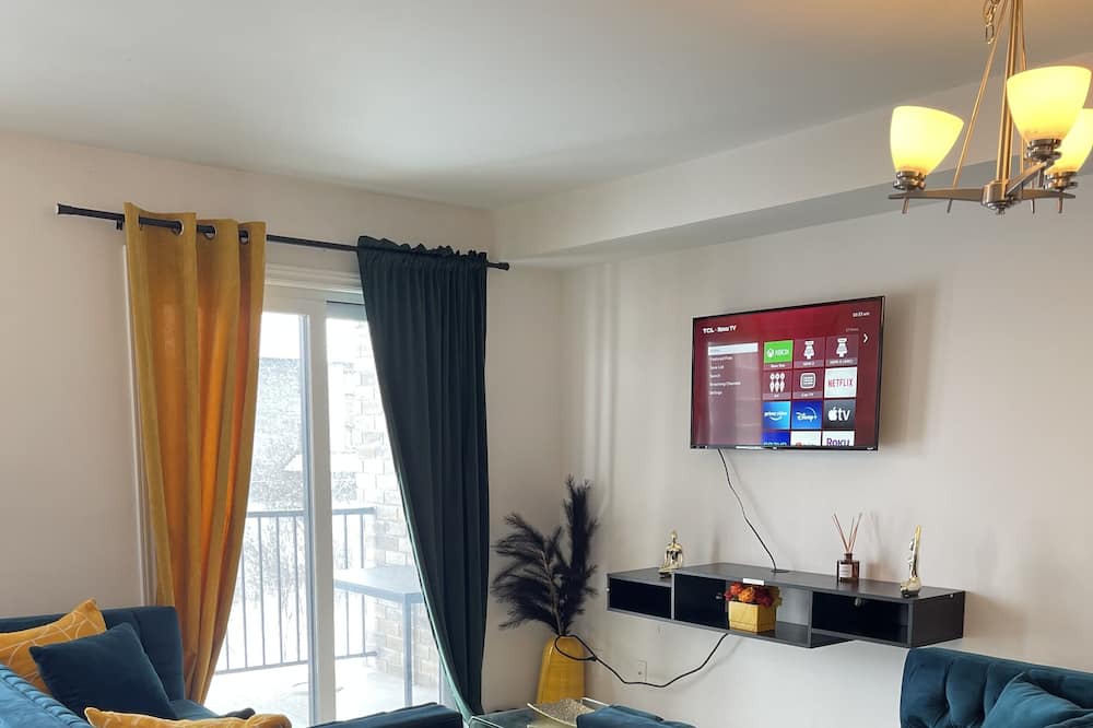 Photo of Livingroom in Aylmer