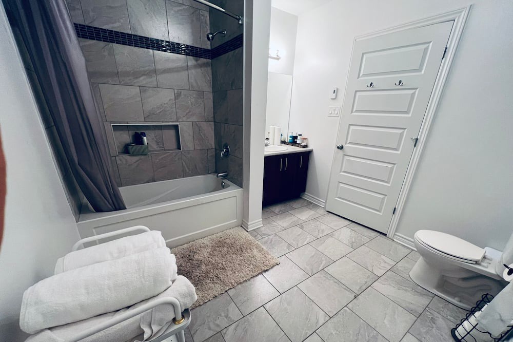 Photo of Bathroom in Aylmer