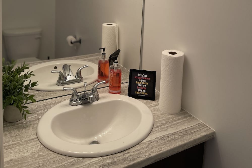Photo of Bathroom in Aylmer