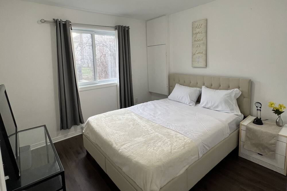 Photo of Bedroom in Aylmer