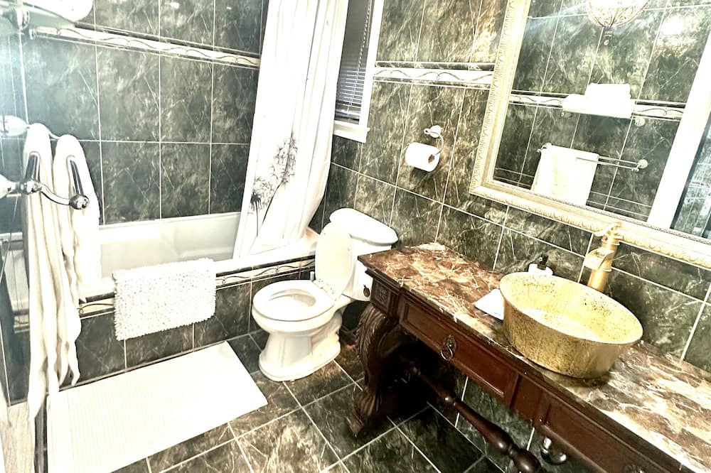 Photo of Bathroom in Highland